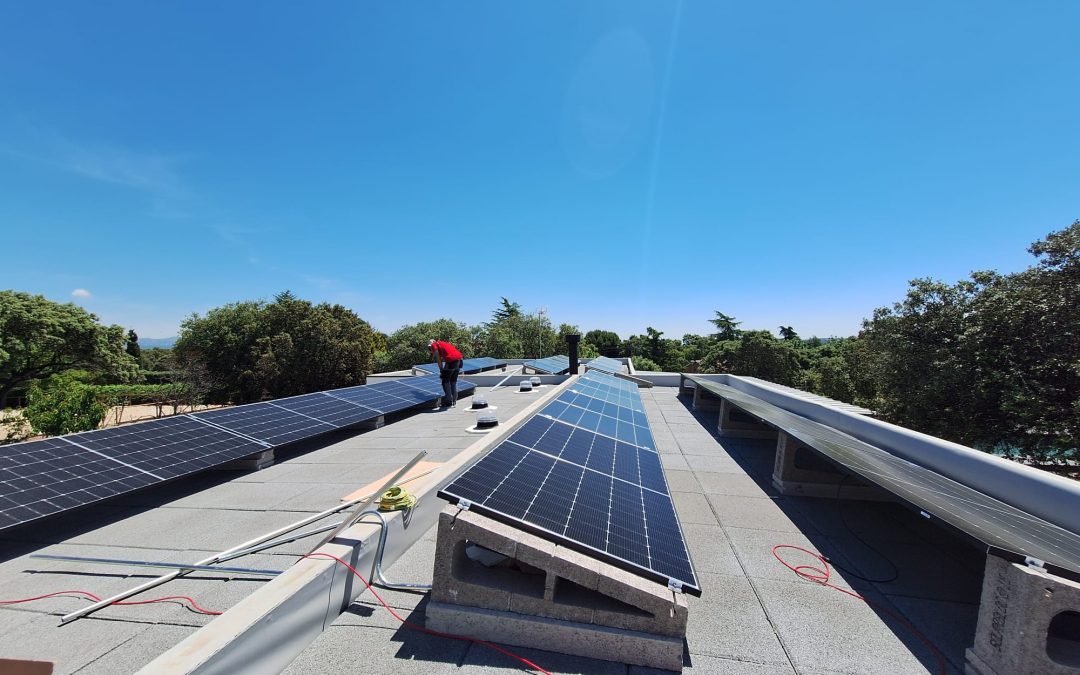 Instalación de paneles solares en azotea
